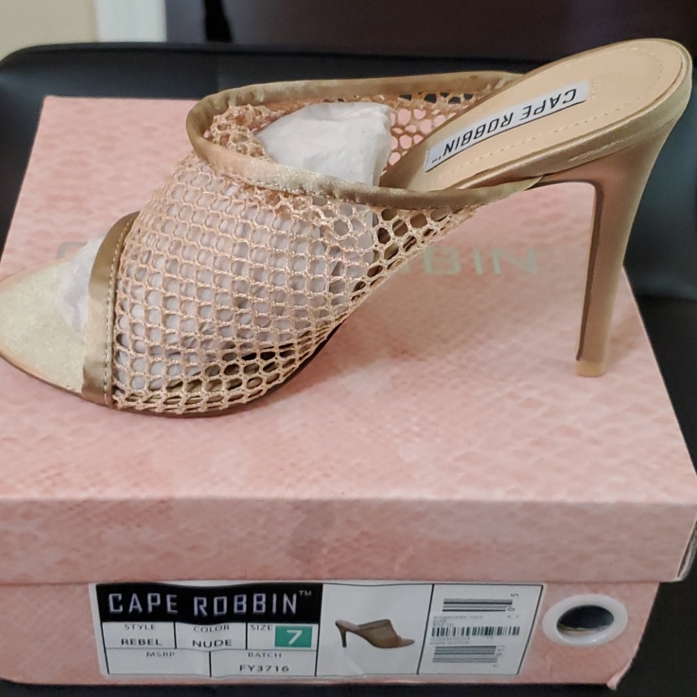 NEW! Cape Robbin Shoes - Picture 3 of 3